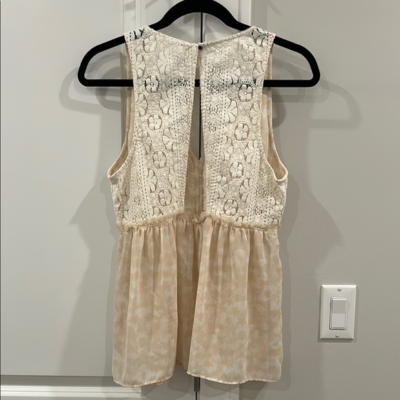 Cream Lace Sleeveless Top - Picture 2 of 2
